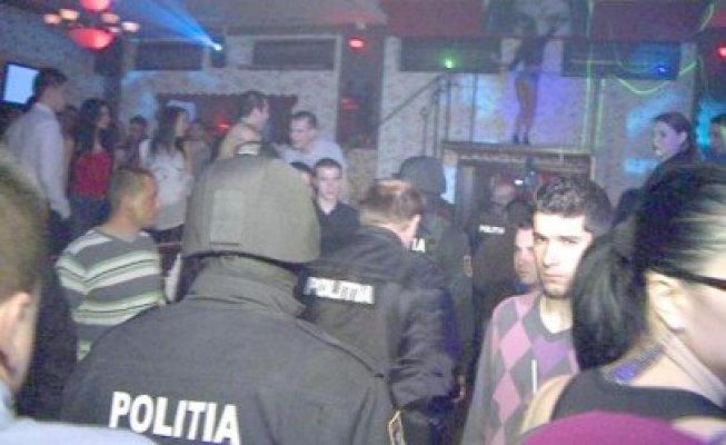 Distracţie cu mascaţi: cluburile din Mamaia, călcate de poliţiştii din Bucureşti